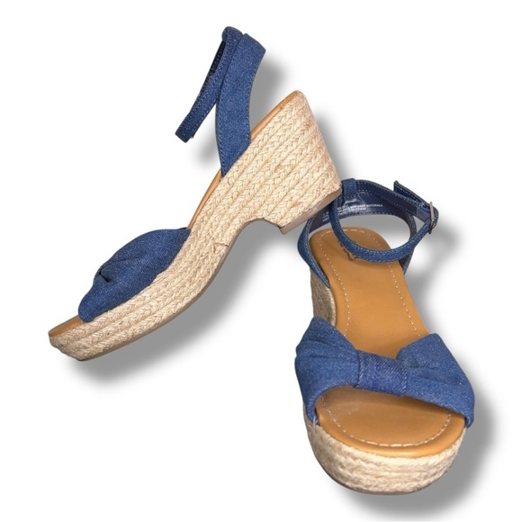 NWOT Size 7 Women’s Retro Heeled Sandals Denim Blue Open Toe Bow Ankle Strap - Picture 1 of 15